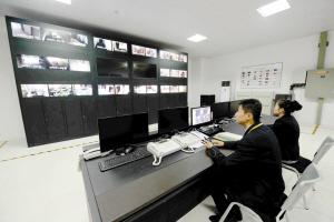 ���̰���